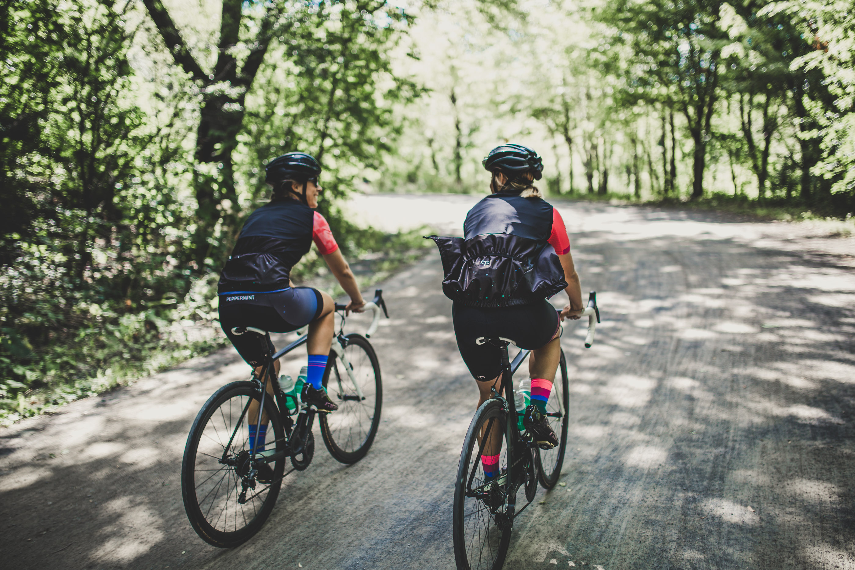 Michèle et Véronik Bastien à vélo