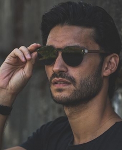 GoWood : mannequin avec lunettes de soleil